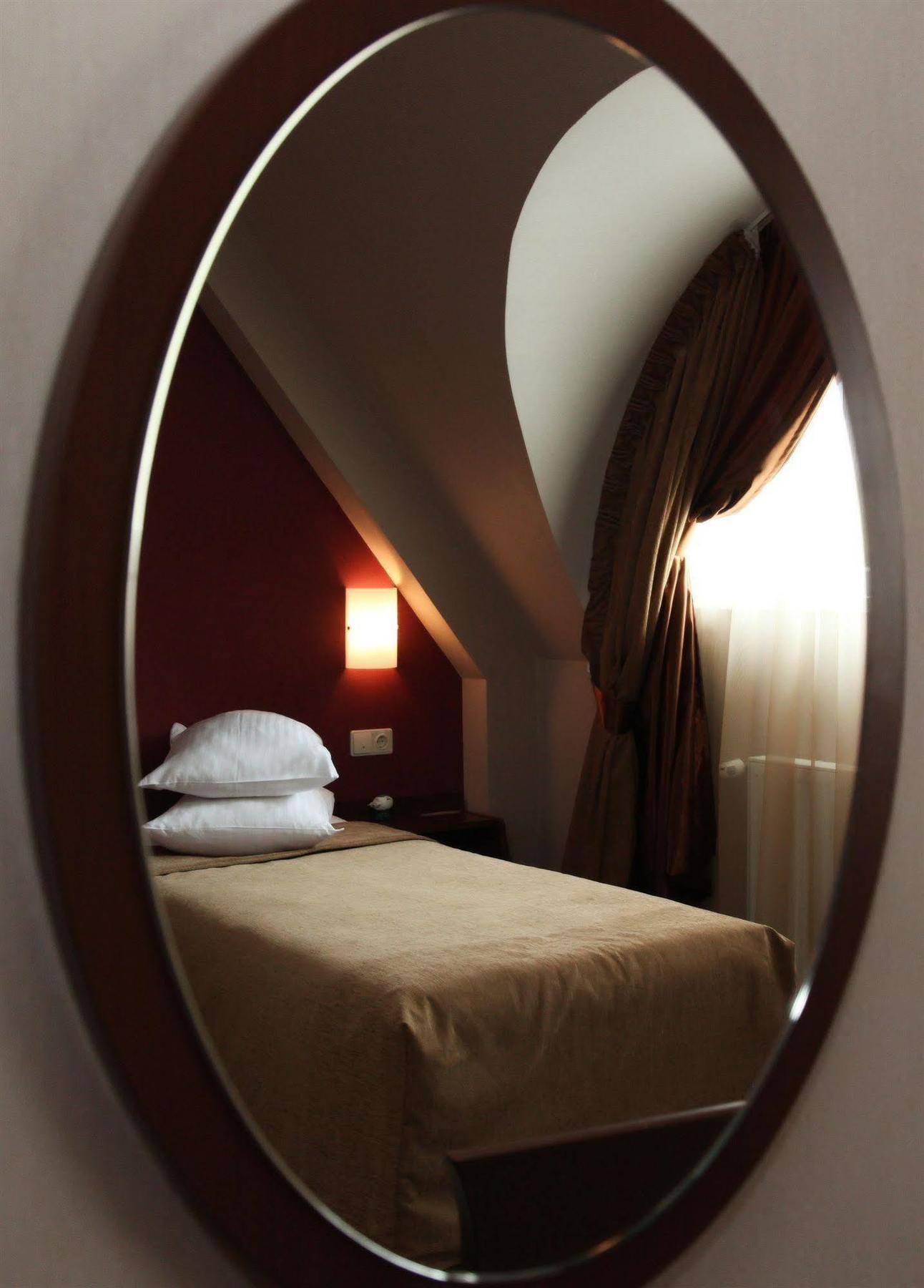 Отель Praha Accord Hotel Ужгород Экстерьер фото